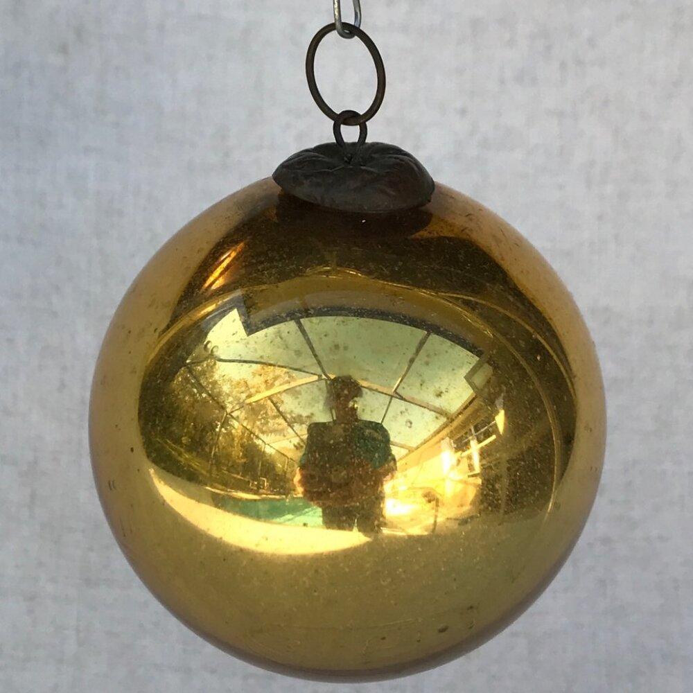 2 1/2" Gold Kugel Ornament with embossed floral cap